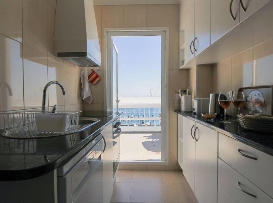 Guestready - Marina View Top Floor With Terrace Ponta Delgada Exteriör bild
